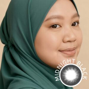 Model wearing Midnight Black Contact Lenses 14.5mm for big eyes