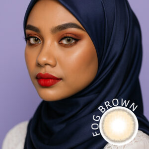 Model wearing Fog Brown Contact Lenses light hazel look