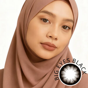 Model wearing Big Eyes Black Contact Lenses 14.5mm doll look Malaysia
